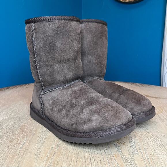 UGG Classic Short Boot Fur Lined Suede Winter Chocolate Brown Women’s 5 - Picture 1 of 13